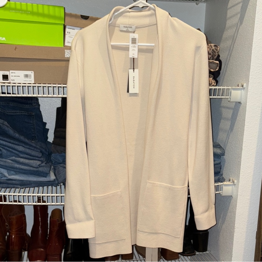 NWT Babaton Aritzia Ty short wrap cardigan